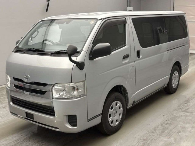 TOYOTA HIACE — фото