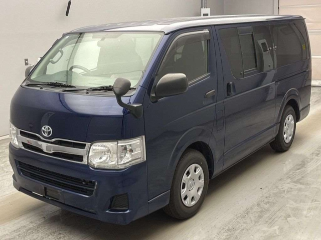 TOYOTA HIACE — фото