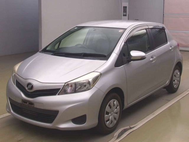 TOYOTA VITZ — фото