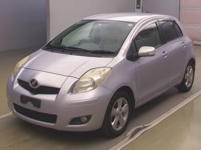 TOYOTA VITZ — фото