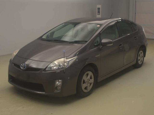 TOYOTA PRIUS — фото