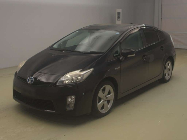 TOYOTA PRIUS — фото