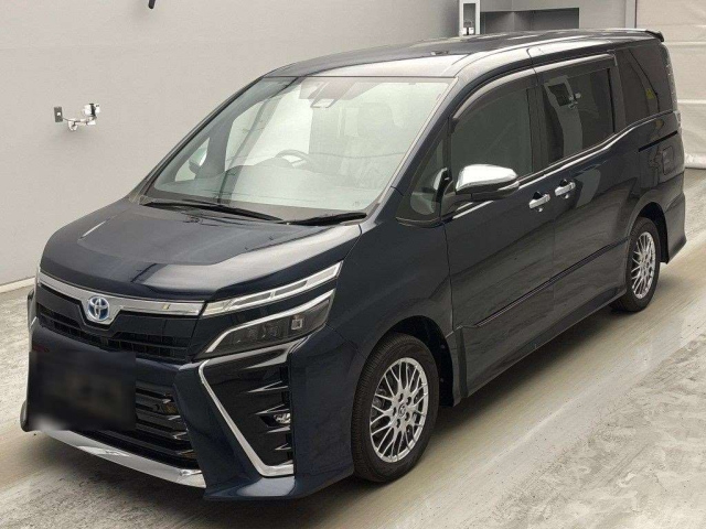 TOYOTA VOXY — фото