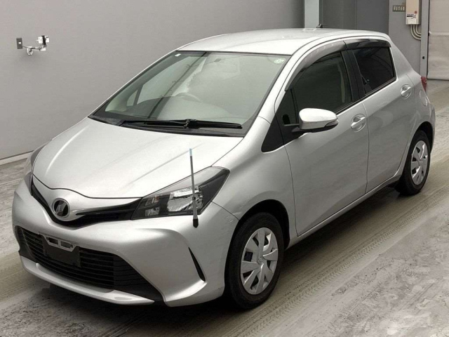TOYOTA VITZ — фото