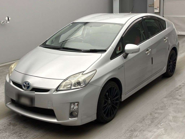 TOYOTA PRIUS — фото