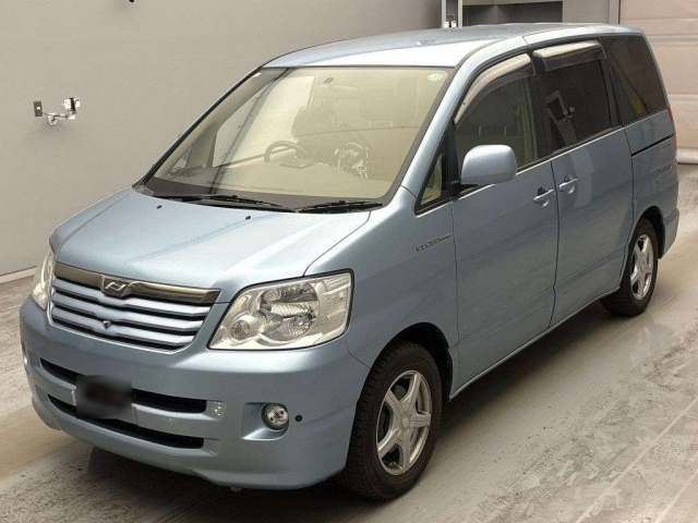 TOYOTA NOAH — фото