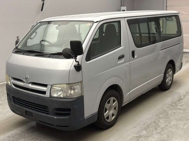 TOYOTA HIACE — фото
