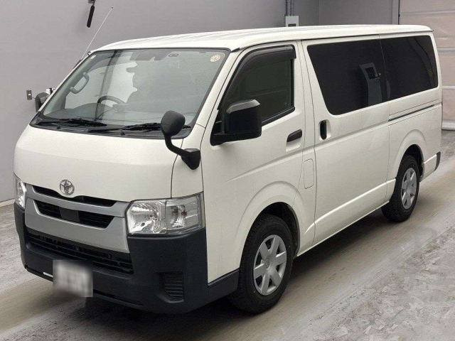 TOYOTA HIACE — фото