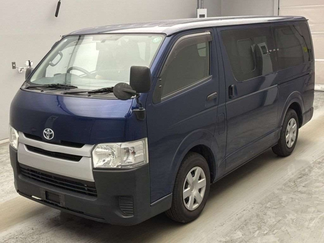 TOYOTA HIACE — фото
