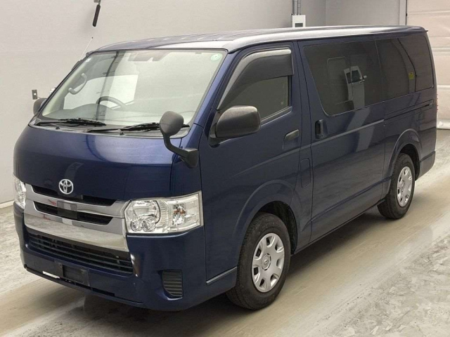 TOYOTA HIACE — фото