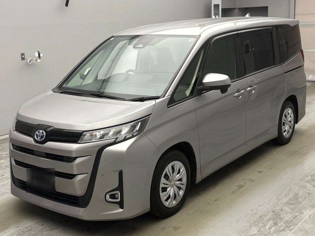 TOYOTA NOAH — фото