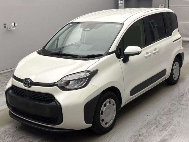 TOYOTA SIENTA — фото