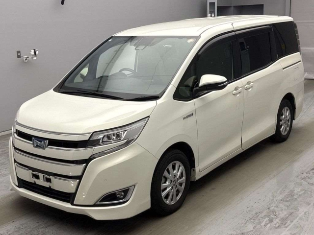 TOYOTA NOAH — фото