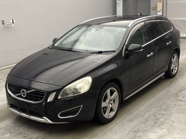 VOLVO V60 — фото