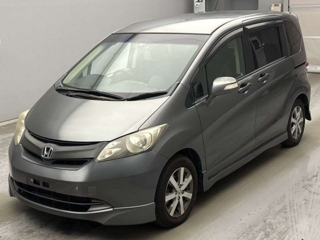 HONDA FREED — фото