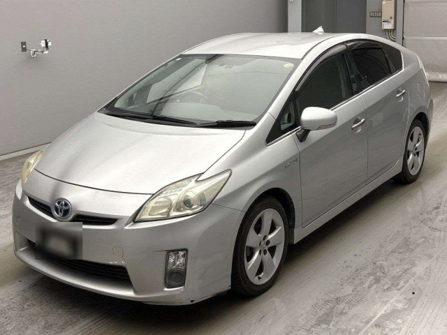 TOYOTA PRIUS — фото