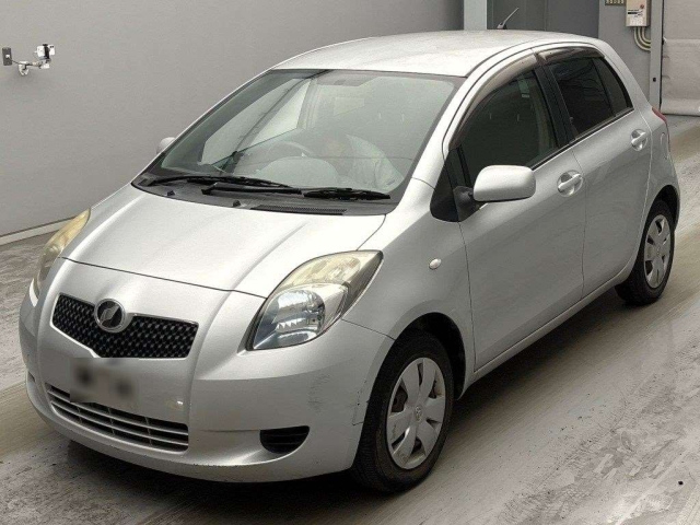 TOYOTA VITZ — фото