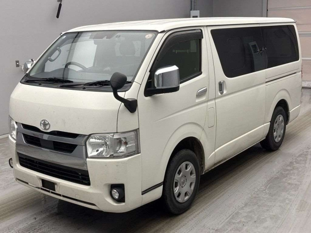 TOYOTA HIACE — фото