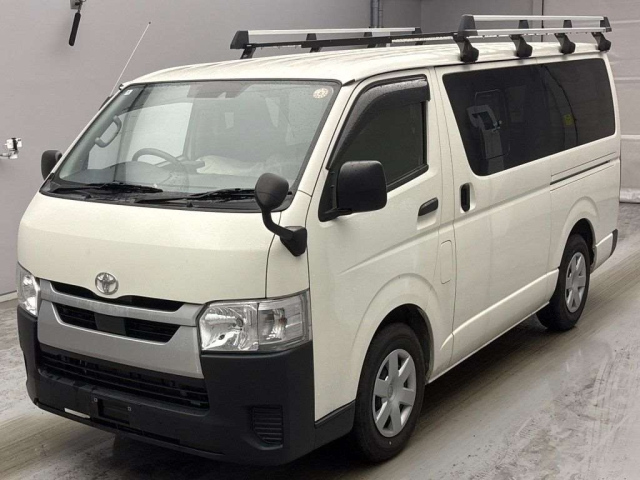 TOYOTA HIACE — фото