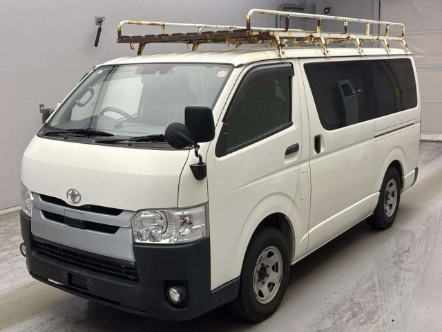 TOYOTA HIACE — фото