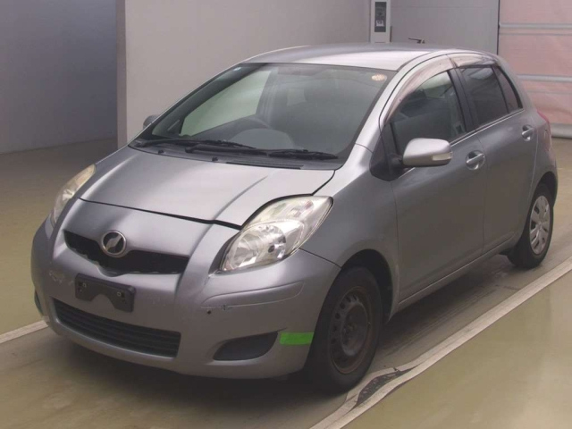 TOYOTA VITZ — фото