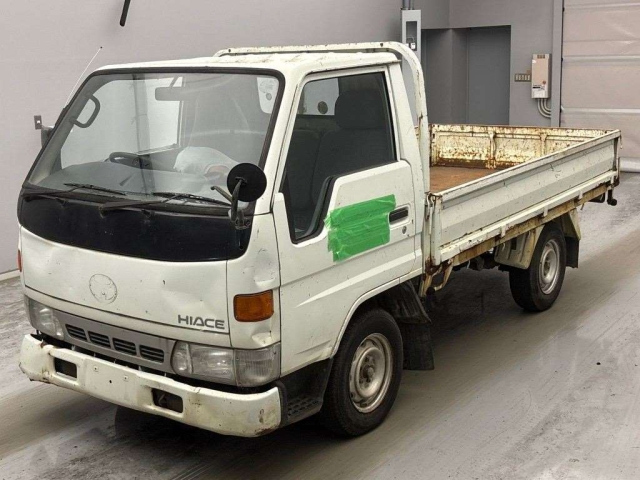 TOYOTA HIACE — фото