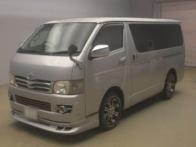 TOYOTA HIACE — фото