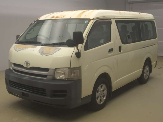 TOYOTA HIACE — фото