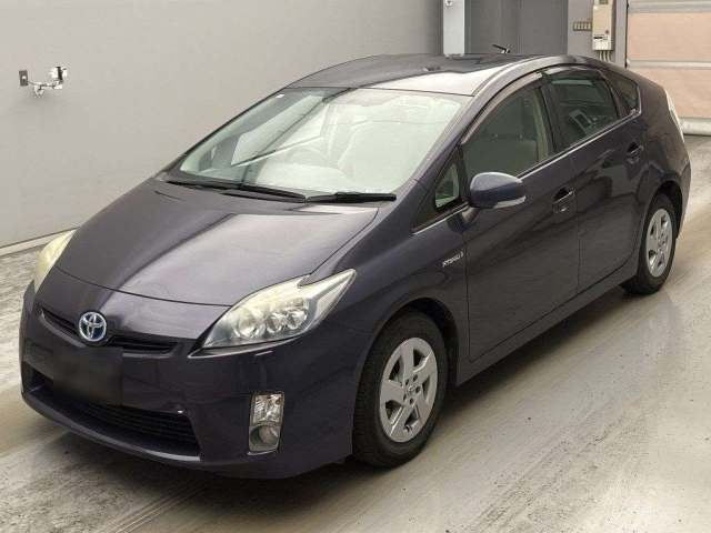 TOYOTA PRIUS — фото