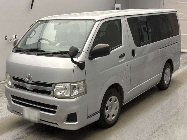 TOYOTA HIACE — фото