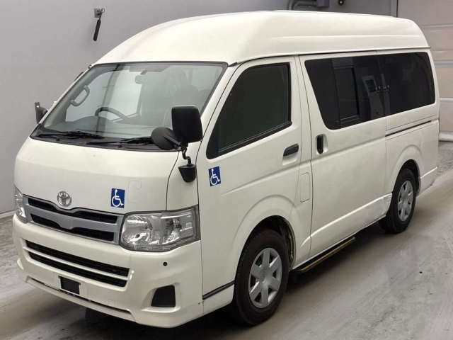 TOYOTA HIACE — фото