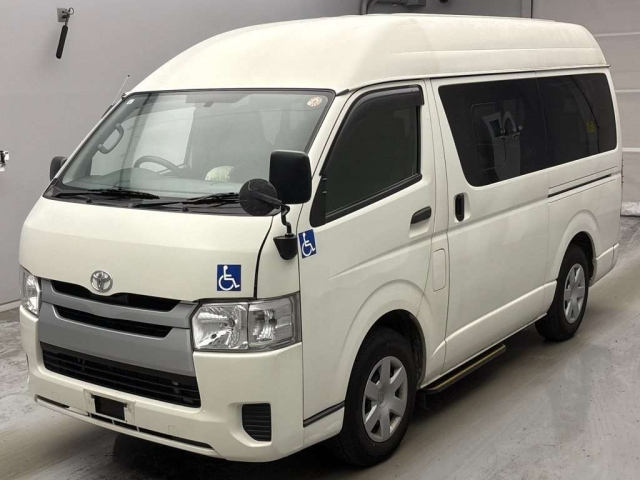 TOYOTA HIACE — фото