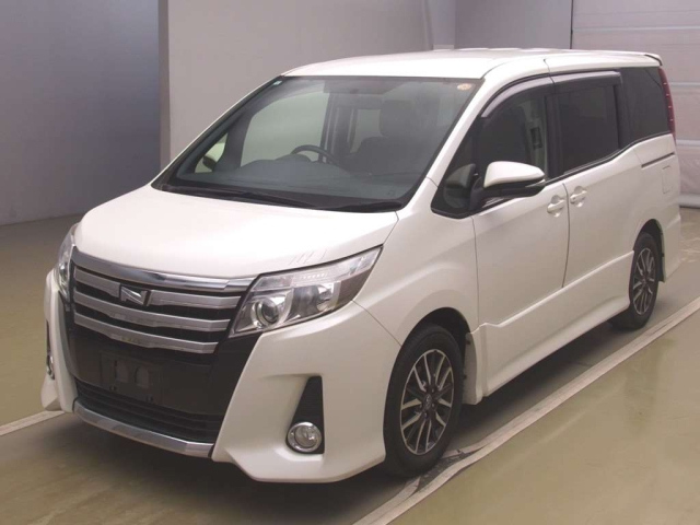 TOYOTA NOAH — фото