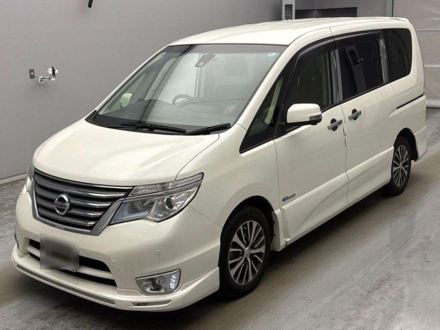 NISSAN SERENA — фото