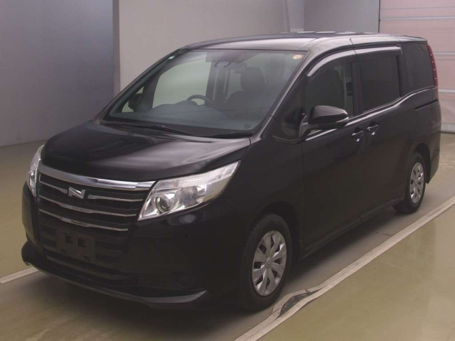 TOYOTA NOAH — фото