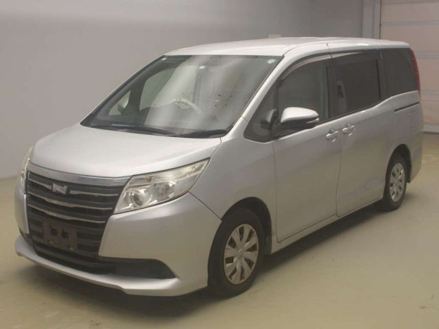 TOYOTA NOAH — фото