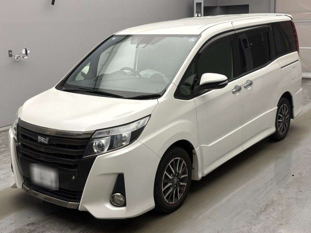 TOYOTA NOAH — фото