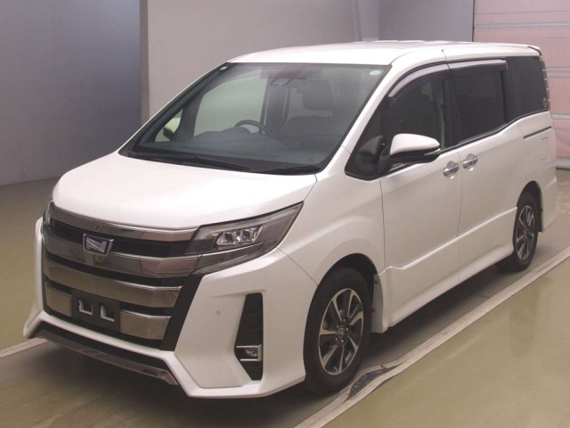TOYOTA NOAH — фото