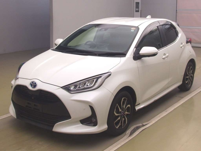 TOYOTA YARIS — фото