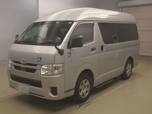 TOYOTA HIACE — фото