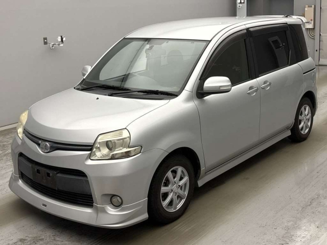 TOYOTA SIENTA — фото