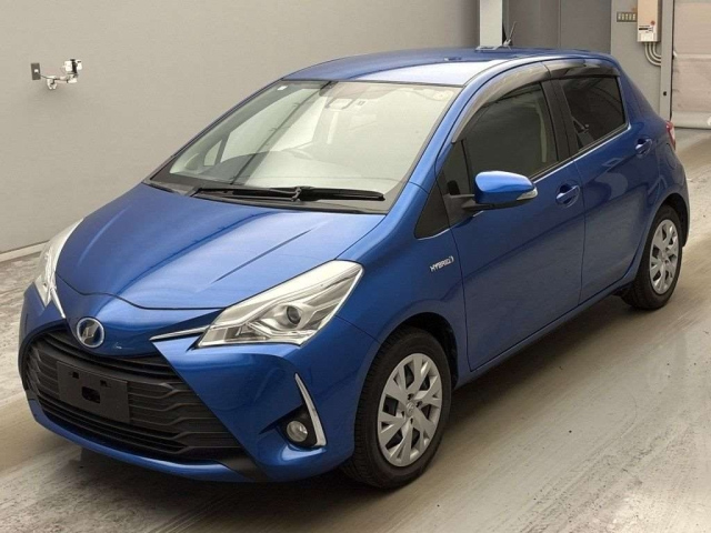 TOYOTA VITZ — фото