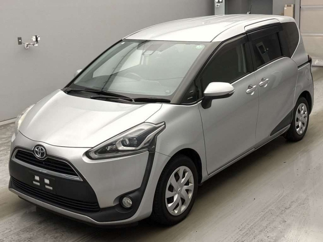TOYOTA SIENTA — фото