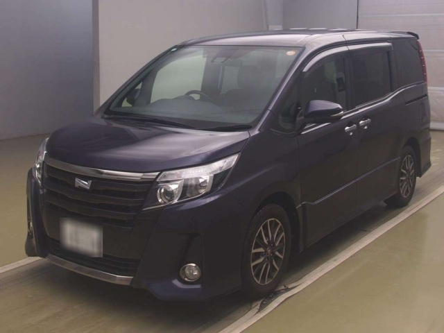 TOYOTA NOAH — фото