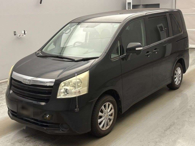 TOYOTA NOAH — фото