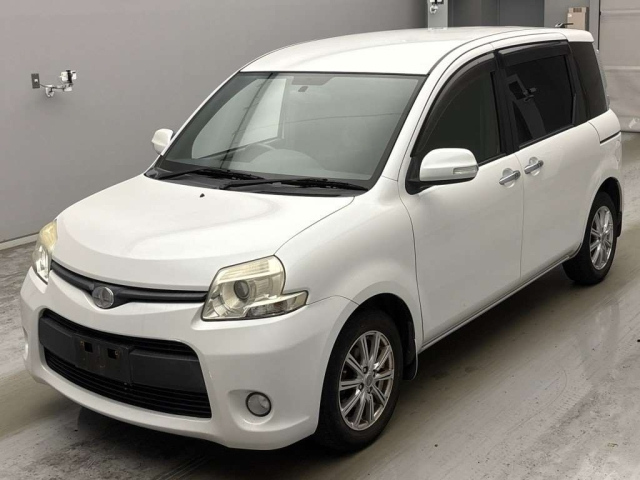 TOYOTA SIENTA — фото