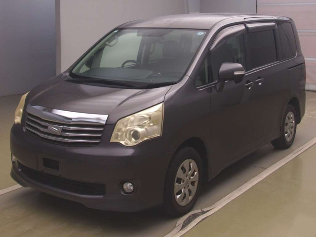 TOYOTA NOAH — фото