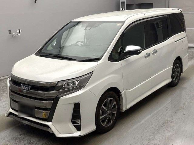 TOYOTA NOAH — фото