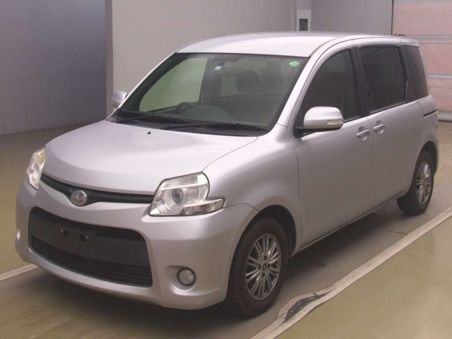 TOYOTA SIENTA — фото