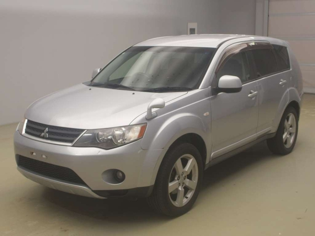 MITSUBISHI OUTLANDER — фото